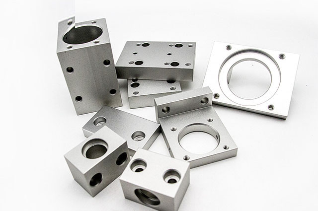 臥式cnc加工中心有什么優(yōu)點(diǎn)？怎么安裝臥式cnc加工中心？