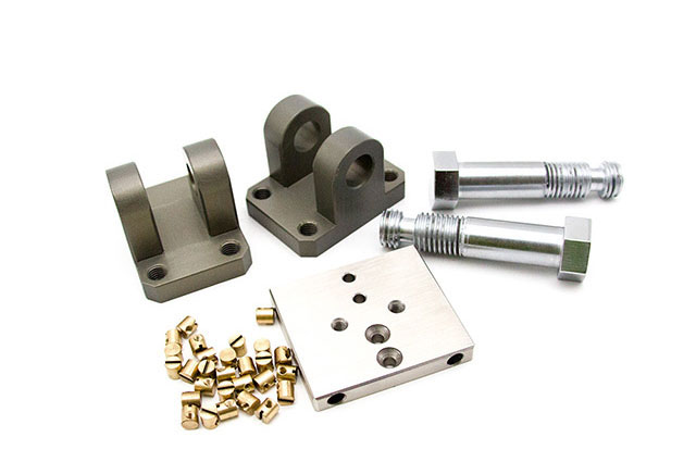 東莞CNC加工設(shè)備日、周、月、半年的維護(hù)保養(yǎng)