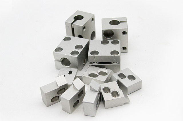 臥式CNC加工結(jié)構(gòu)什么？企業(yè)使用臥式CNC加工要注意什么