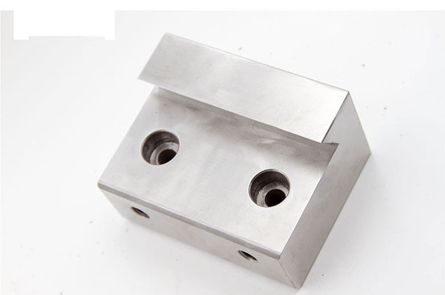 什么是五軸CNC加工中心？五軸CNC加工價(jià)格貴嗎？